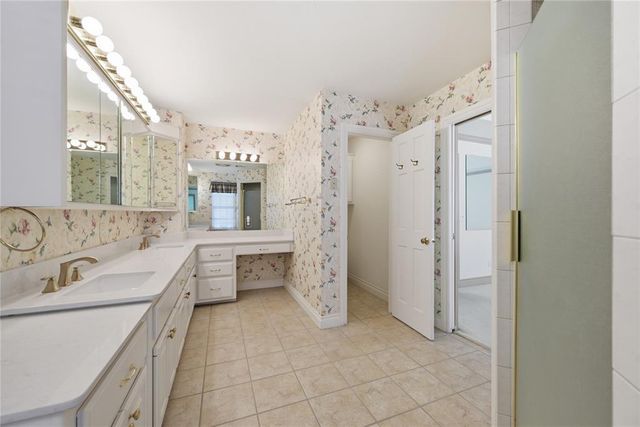 5515 Fairway Drive, Edmond, OK 73025