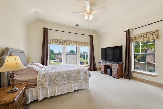 5515 Fairway Drive, Edmond, OK 73025