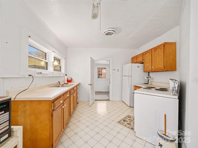 321 Lyle Lane, Green Mountain, NC 28740