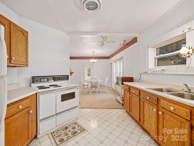 321 Lyle Lane, Green Mountain, NC 28740