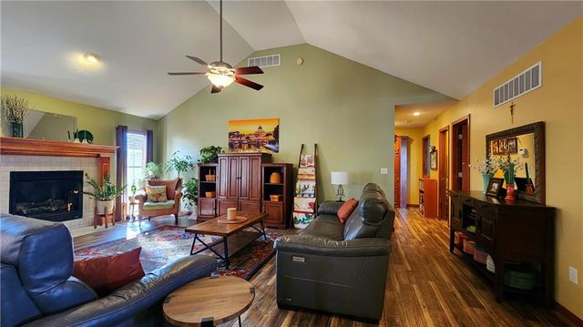 986 Owl Creek Parkway, Odessa, MO 64076