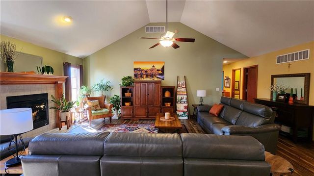 986 Owl Creek Parkway, Odessa, MO 64076