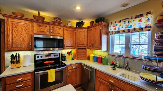 986 Owl Creek Parkway, Odessa, MO 64076