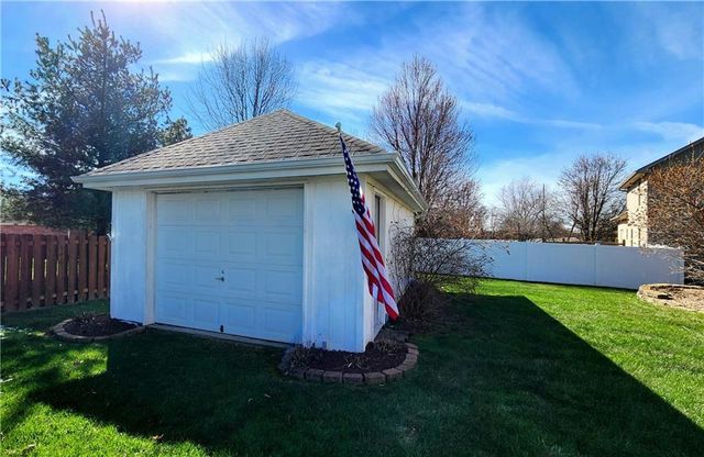 986 Owl Creek Parkway, Odessa, MO 64076