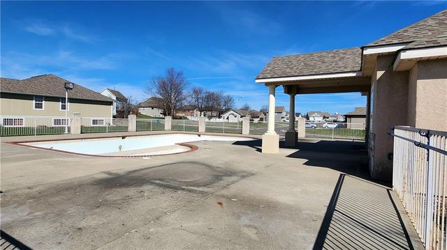 986 Owl Creek Parkway, Odessa, MO 64076