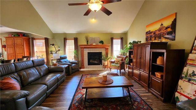 986 Owl Creek Parkway, Odessa, MO 64076