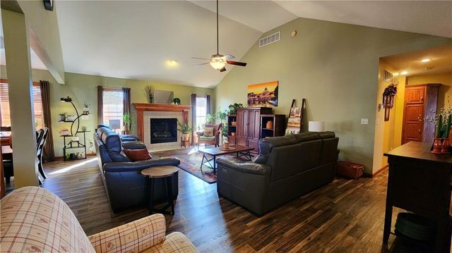 986 Owl Creek Parkway, Odessa, MO 64076