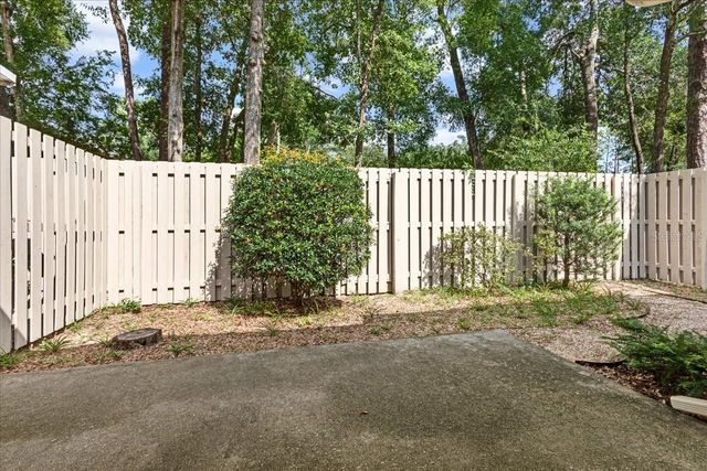 3952 NW 25TH CIRCLE, Gainesville, FL 32606