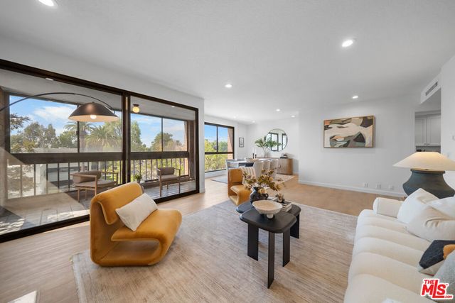 4477 Wilshire Boulevard 308, Los Angeles, CA 90010