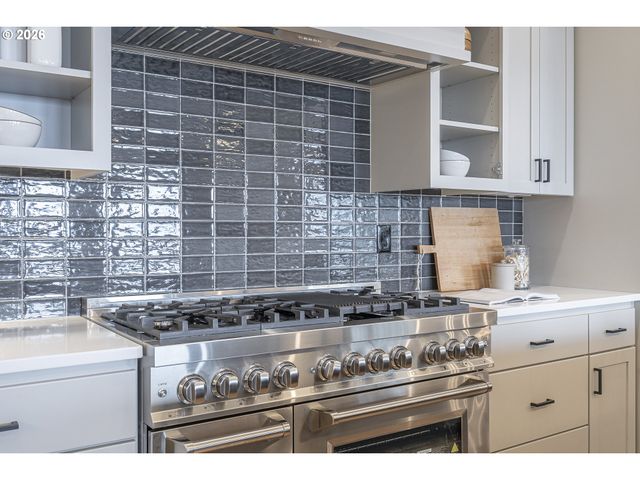 19350 Ne TRUNK Rd, Dundee, OR 97115