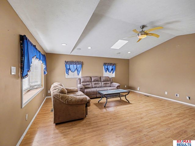 3016 S 43 Street, Omaha, NE 68105