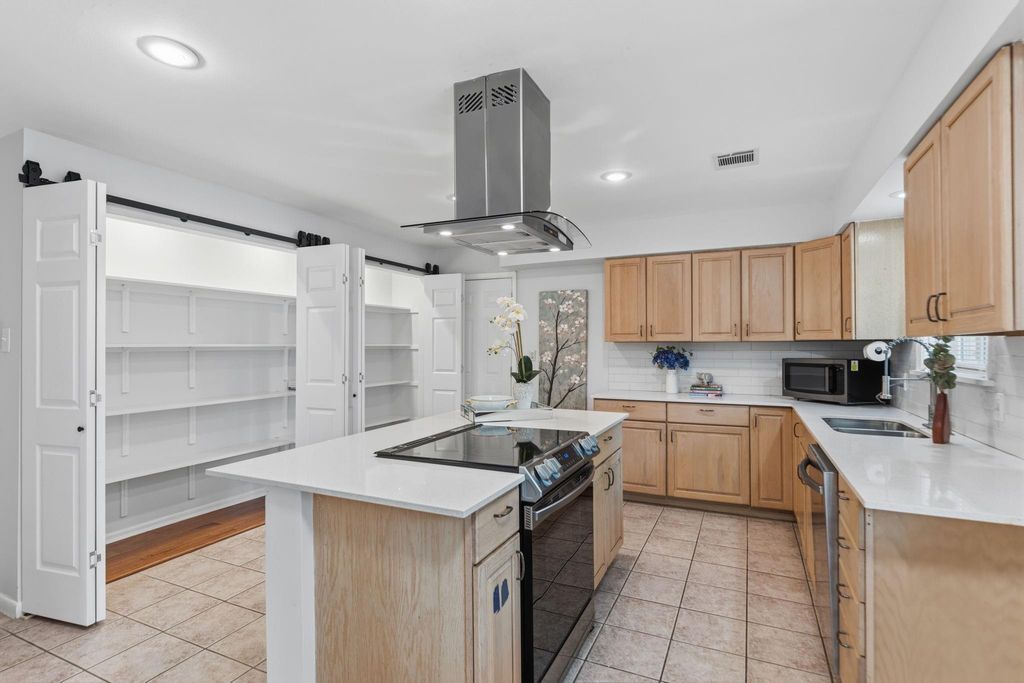 5410 Indigo Street, Houston, TX 77096