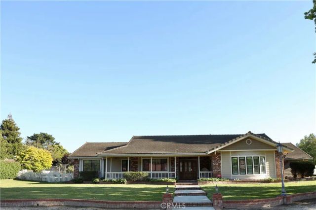 1340 Foxenwood Drive, Santa Maria, CA 93455
