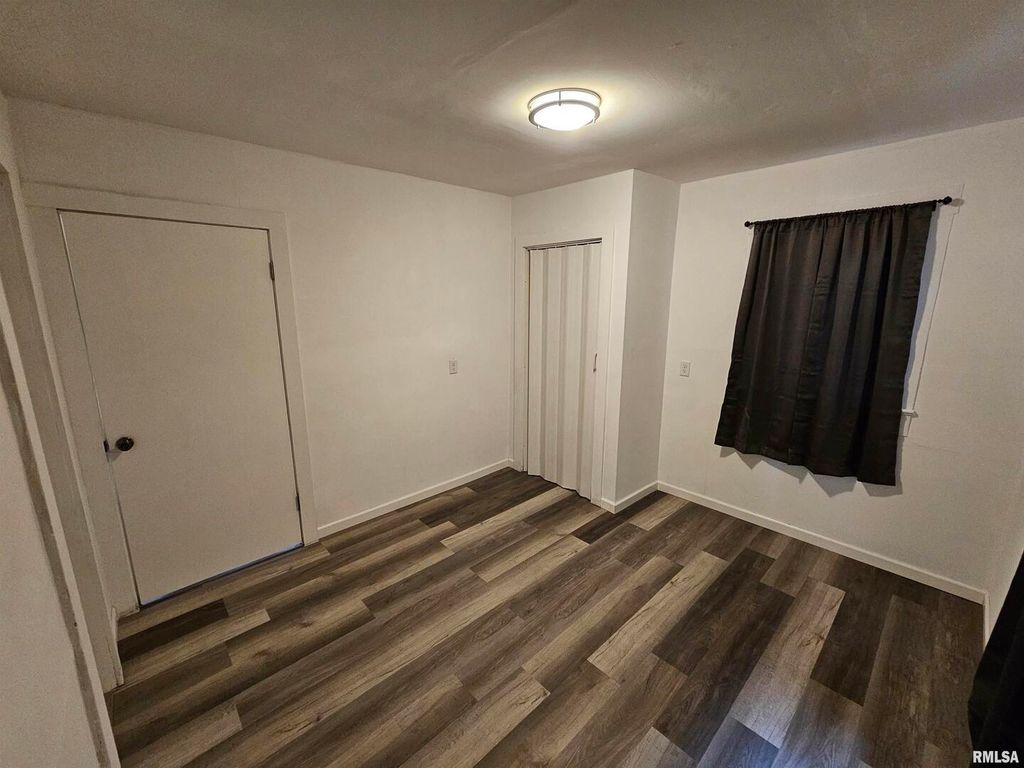 Image 17 of property listing at 511 N SHELBY Street, Salem, IL 62881