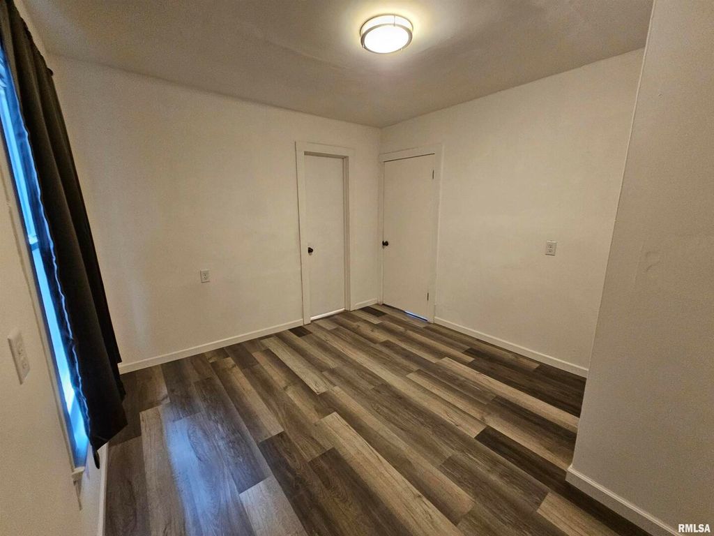 Image 18 of property listing at 511 N SHELBY Street, Salem, IL 62881