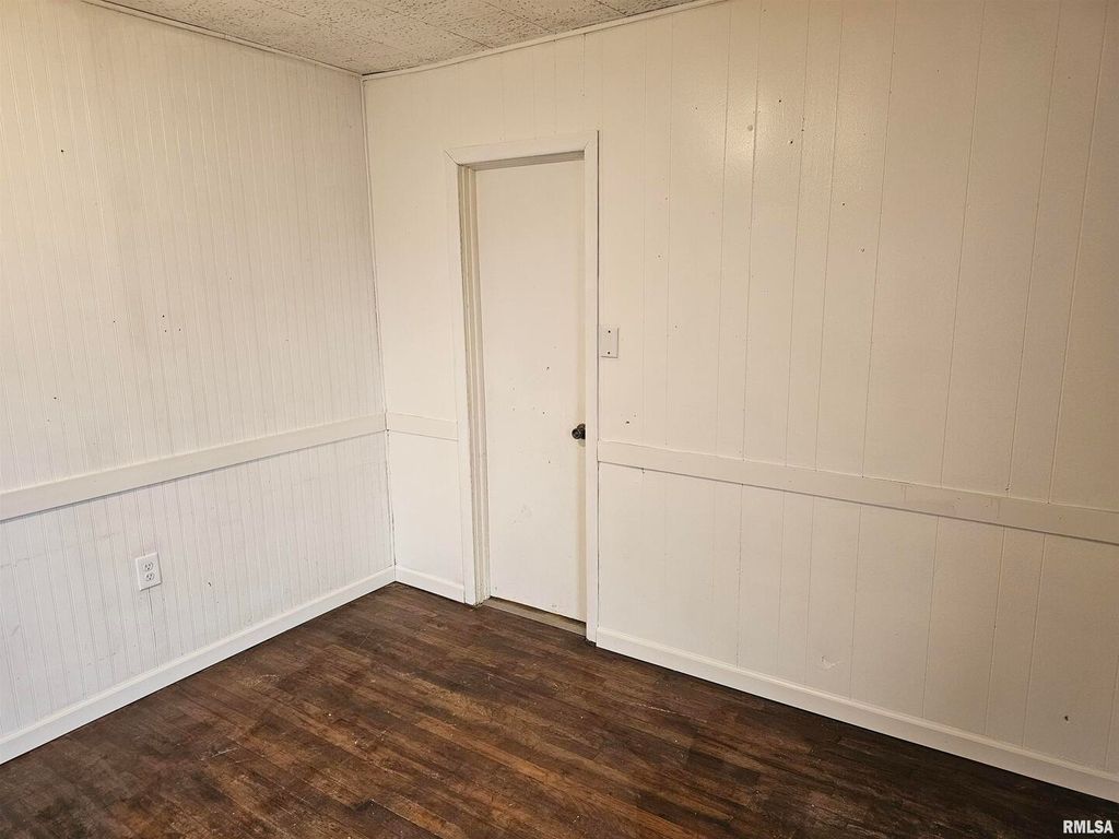 Image 24 of property listing at 511 N SHELBY Street, Salem, IL 62881