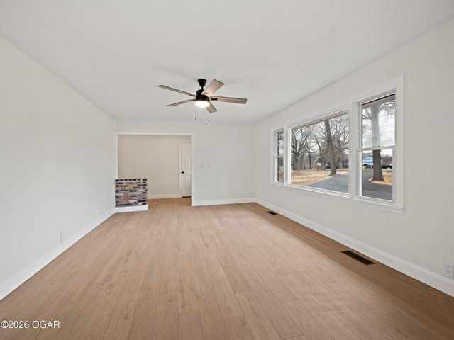 1924 E 45th Street, Joplin, MO 64804