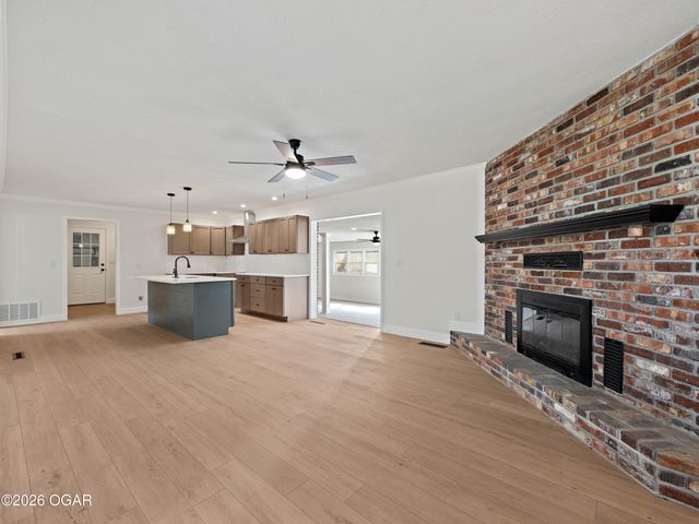 1924 E 45th Street, Joplin, MO 64804