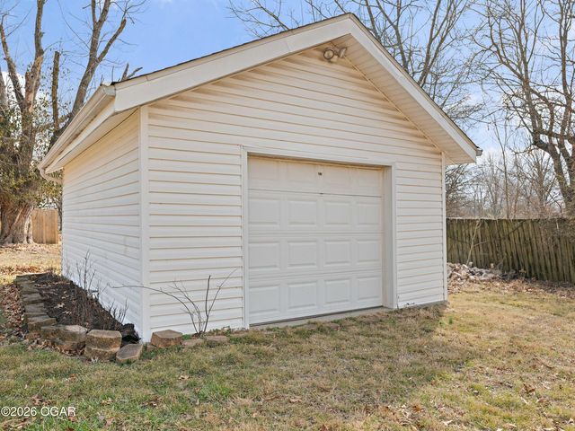 1924 E 45th Street, Joplin, MO 64804