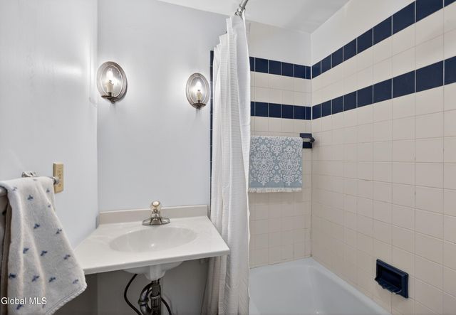 664 St. David's Lane, Niskayuna, NY 12309