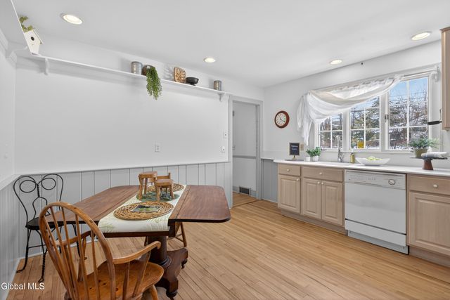 664 St. David's Lane, Niskayuna, NY 12309