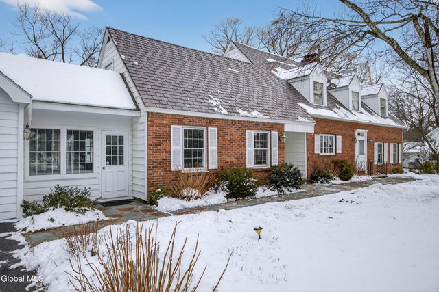 664 St. David's Lane, Niskayuna, NY 12309