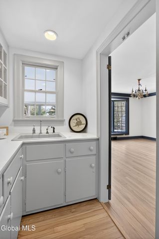 664 St. David's Lane, Niskayuna, NY 12309