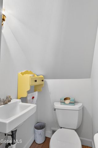 664 St. David's Lane, Niskayuna, NY 12309