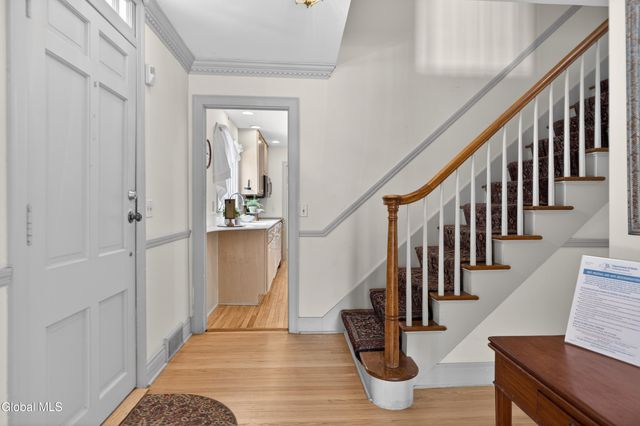 664 St. David's Lane, Niskayuna, NY 12309