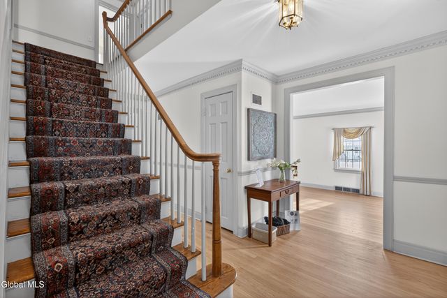 664 St. David's Lane, Niskayuna, NY 12309