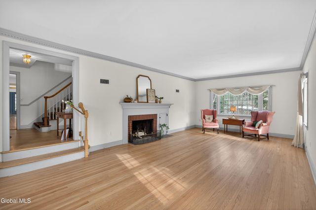 664 St. David's Lane, Niskayuna, NY 12309