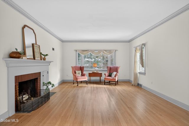 664 St. David's Lane, Niskayuna, NY 12309