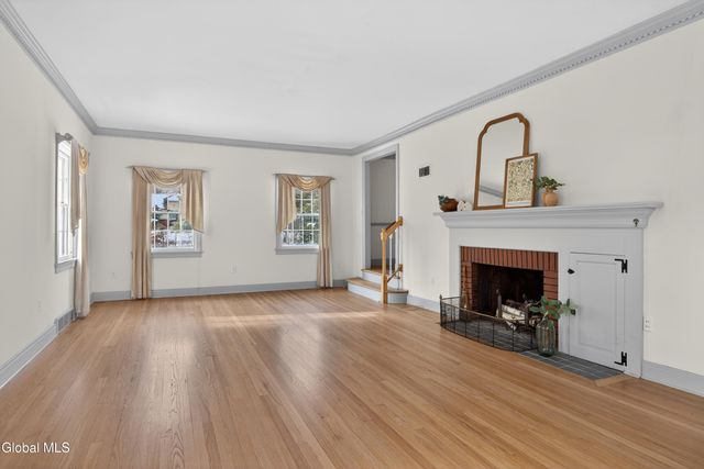 664 St. David's Lane, Niskayuna, NY 12309