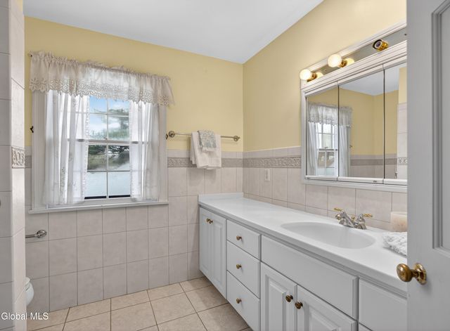 664 St. David's Lane, Niskayuna, NY 12309