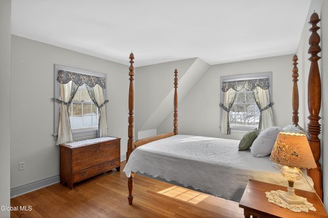 664 St. David's Lane, Niskayuna, NY 12309