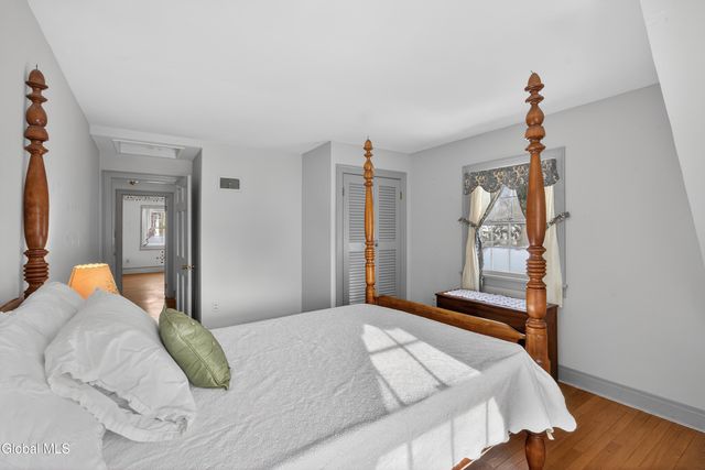 664 St. David's Lane, Niskayuna, NY 12309