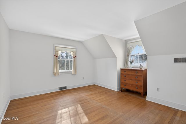 664 St. David's Lane, Niskayuna, NY 12309