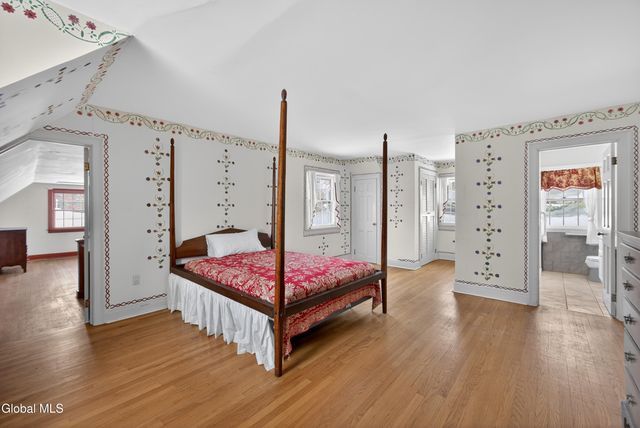 664 St. David's Lane, Niskayuna, NY 12309