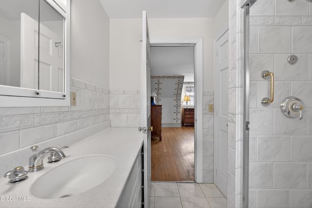 664 St. David's Lane, Niskayuna, NY 12309