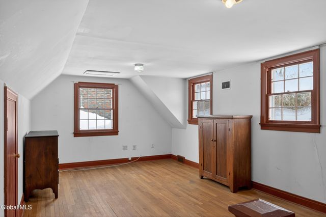 664 St. David's Lane, Niskayuna, NY 12309