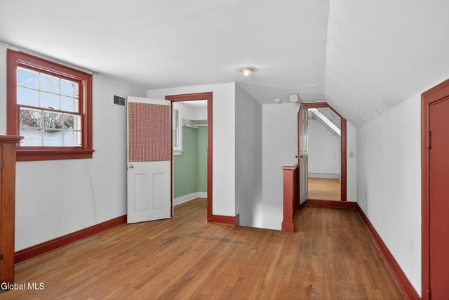 664 St. David's Lane, Niskayuna, NY 12309