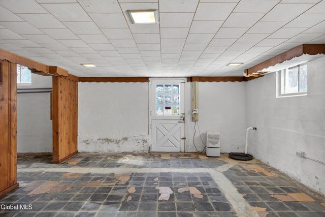 664 St. David's Lane, Niskayuna, NY 12309