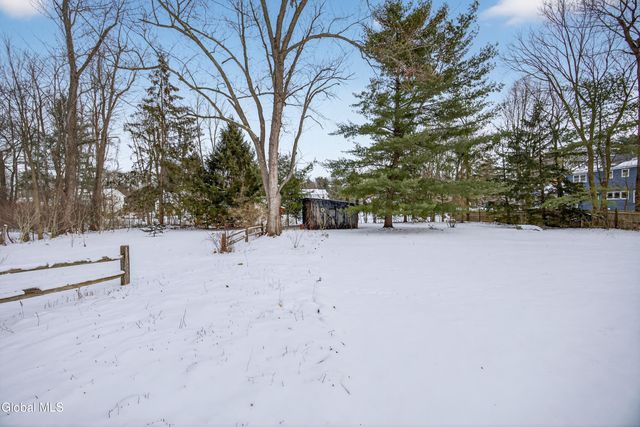 664 St. David's Lane, Niskayuna, NY 12309