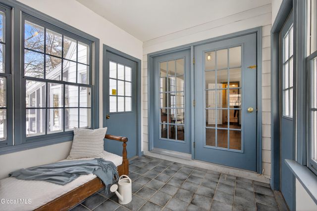 664 St. David's Lane, Niskayuna, NY 12309