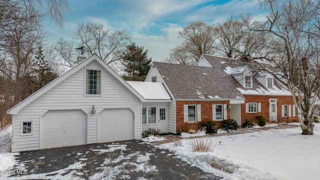 664 St. David's Lane, Niskayuna, NY 12309