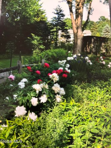 664 St. David's Lane, Niskayuna, NY 12309