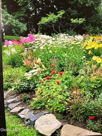 664 St. David's Lane, Niskayuna, NY 12309