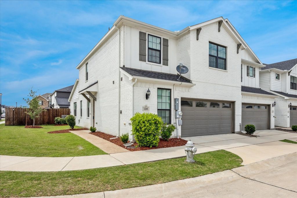 1205 Lamar Drive, Lewisville, TX 75077