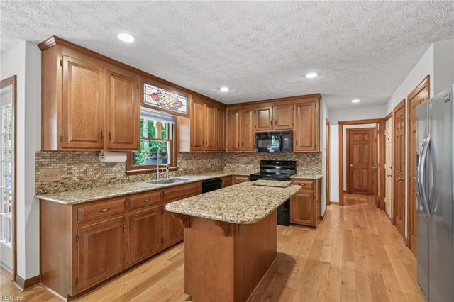 303 Tides RN, Yorktown, VA 23692
