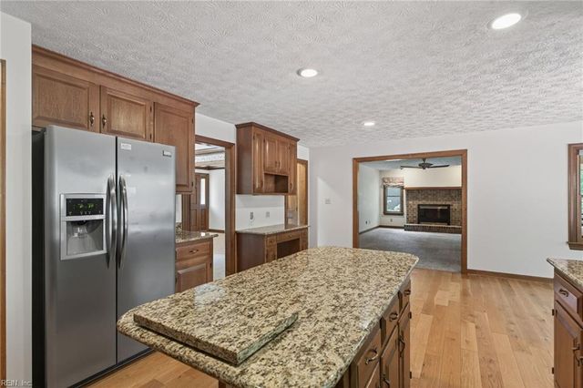 303 Tides RN, Yorktown, VA 23692
